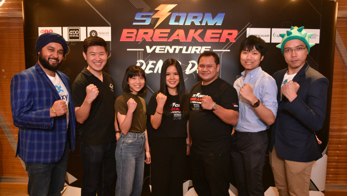 The StormBreaker team with Pat Thitipattakul, Investment Manager, 500 Startups (Centre) 